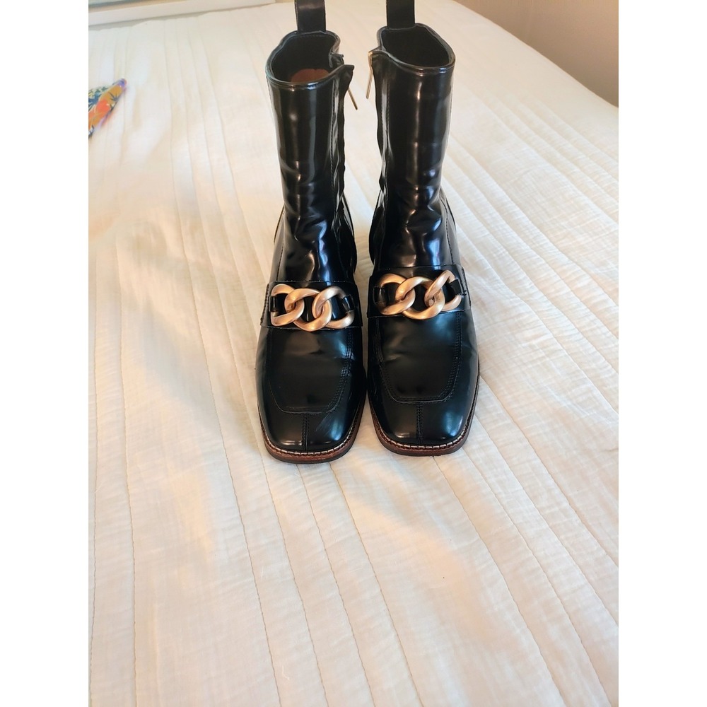 Steve Madden Loreen Black Faux Patent Leather Chunky Gold Chain Ankle Boots 9.5M
